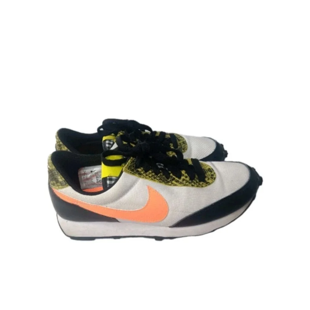 Nike Daybreak Shoes Women's Size 6 Total Orange Dynamic Yellow - Picture 3 of 8